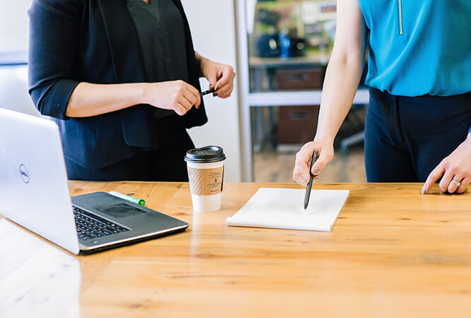 打合せをしている写真
