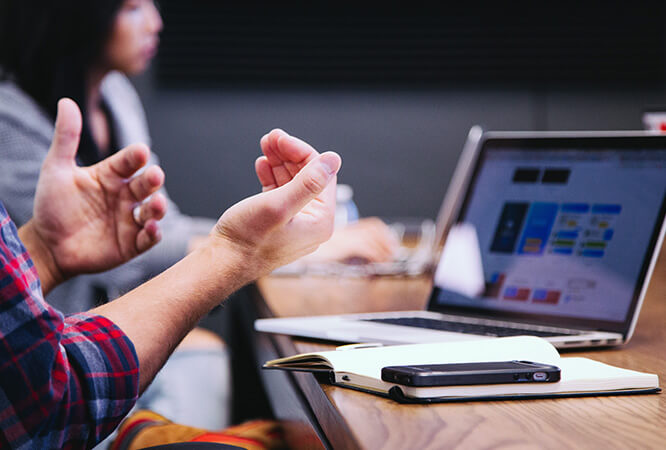 打合せをしている写真